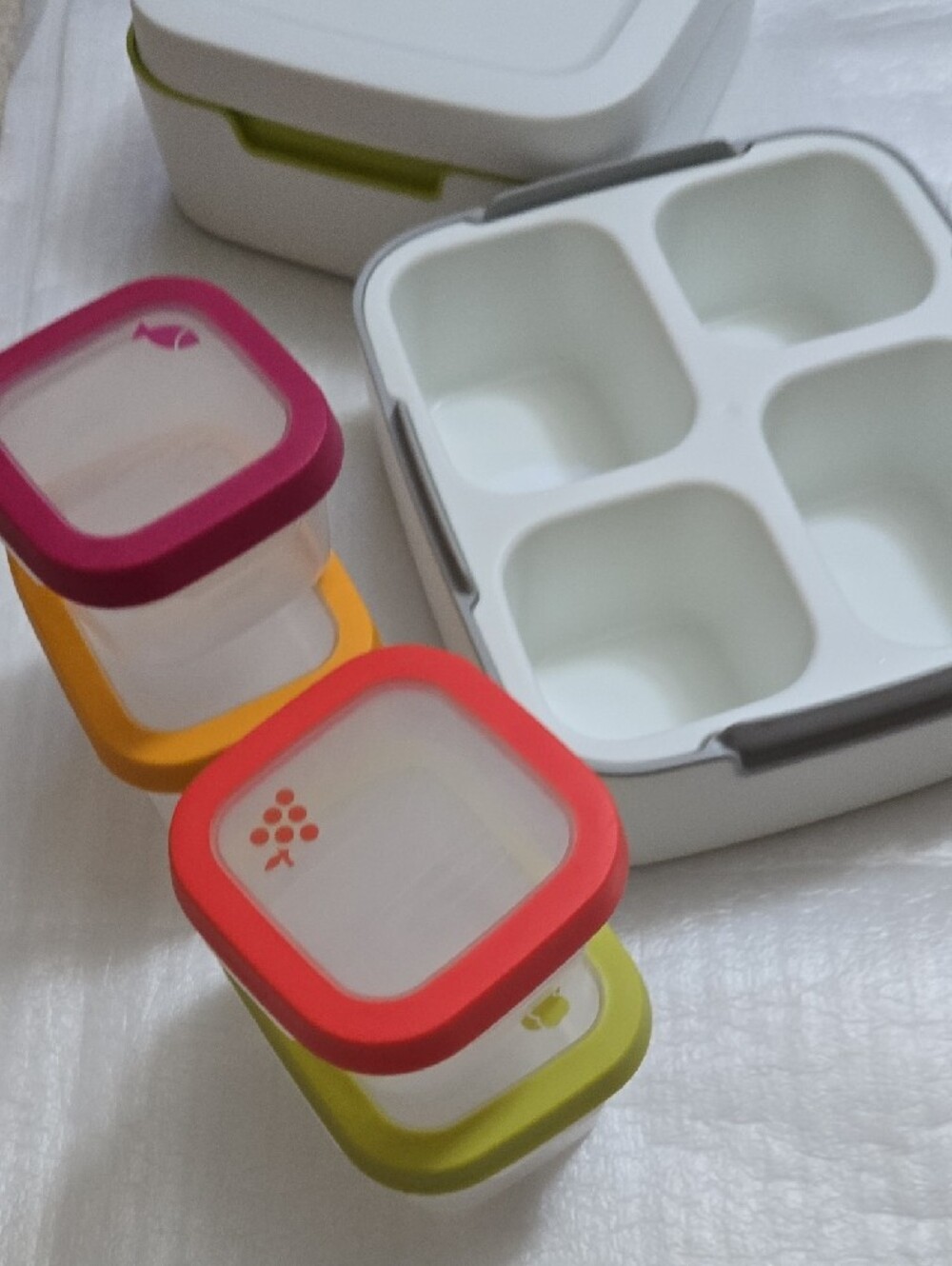 White Multi-Compartment Lunch Box with Colorful Lids - Not Used - Picture 4 of 5
